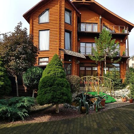 Luxury Apartments With Pool And Sauna In The Villa تشيرنيفتسي المظهر الخارجي الصورة