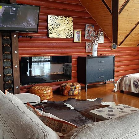 Luxury Apartments With Pool And Sauna In The Villa تشيرنيفتسي الغرفة الصورة