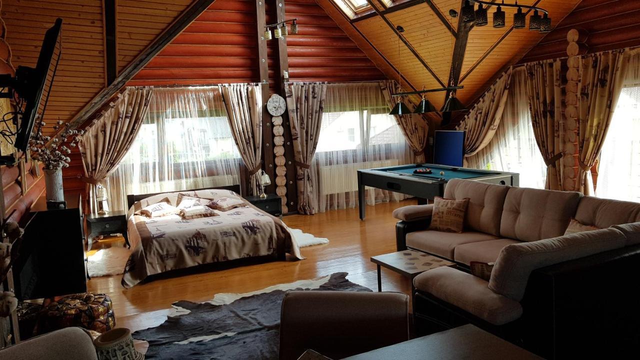 Luxury Apartments With Pool And Sauna In The Villa تشيرنيفتسي المظهر الخارجي الصورة