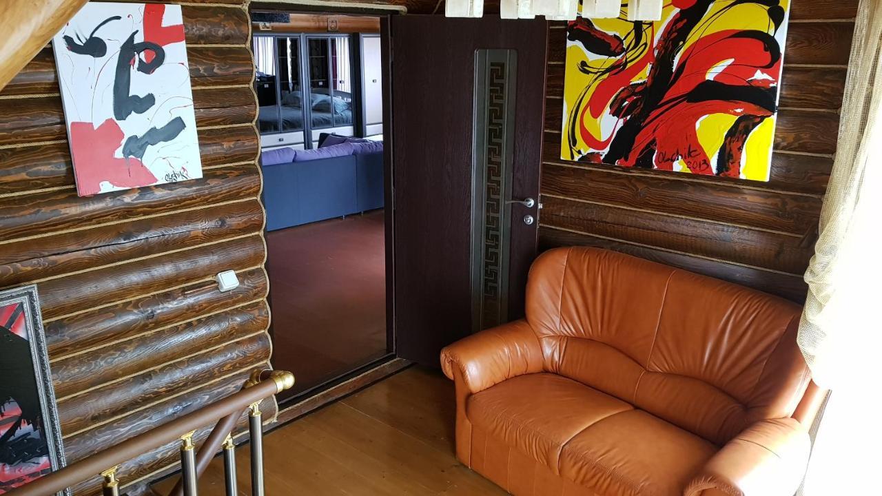 Luxury Apartments With Pool And Sauna In The Villa تشيرنيفتسي المظهر الخارجي الصورة