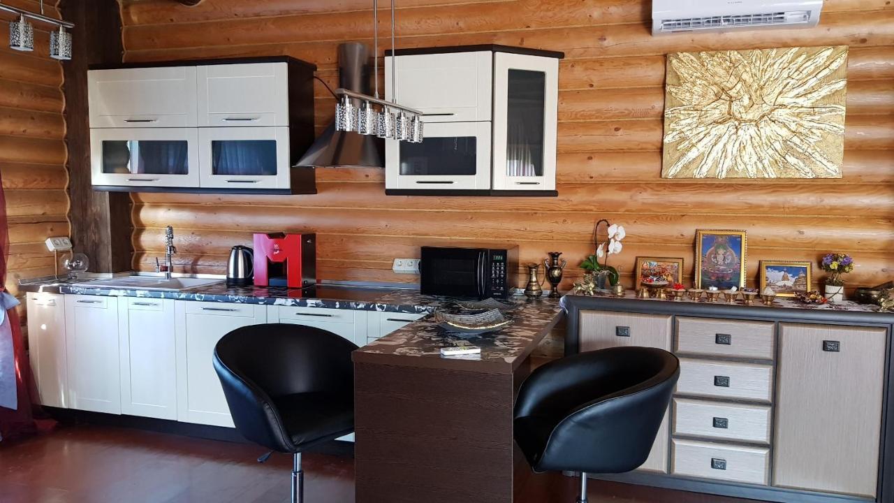 Luxury Apartments With Pool And Sauna In The Villa تشيرنيفتسي المظهر الخارجي الصورة