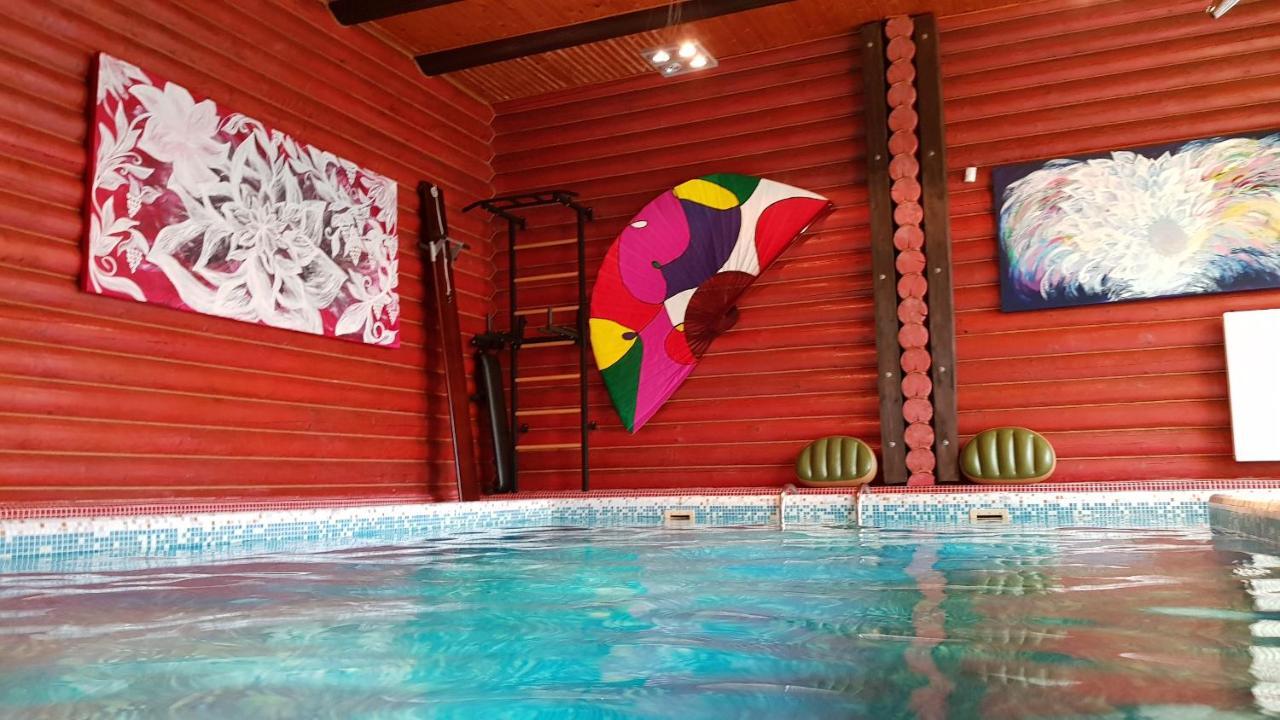 Luxury Apartments With Pool And Sauna In The Villa تشيرنيفتسي المظهر الخارجي الصورة
