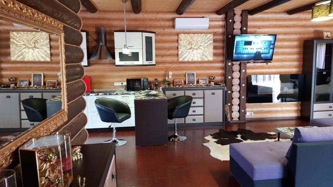 Luxury Apartments With Pool And Sauna In The Villa تشيرنيفتسي المظهر الخارجي الصورة