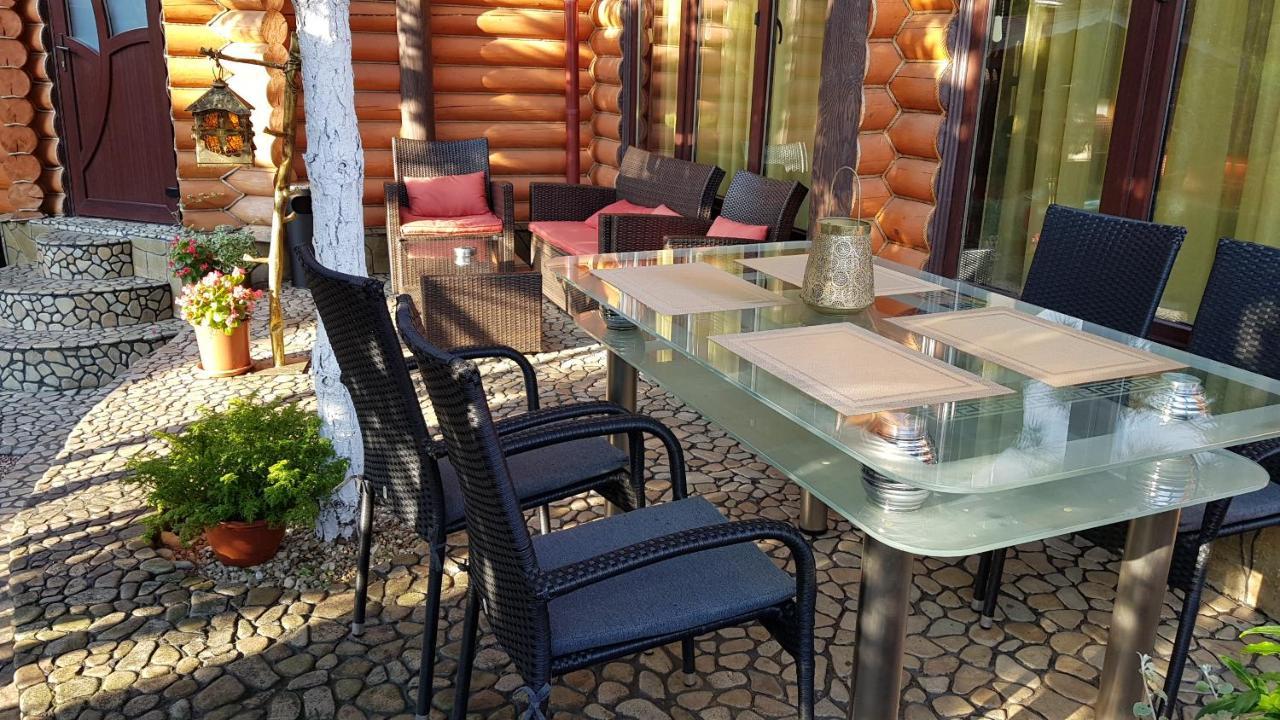 Luxury Apartments With Pool And Sauna In The Villa تشيرنيفتسي المظهر الخارجي الصورة