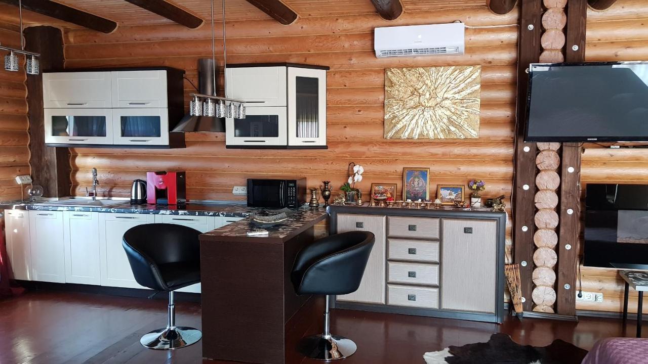 Luxury Apartments With Pool And Sauna In The Villa تشيرنيفتسي المظهر الخارجي الصورة