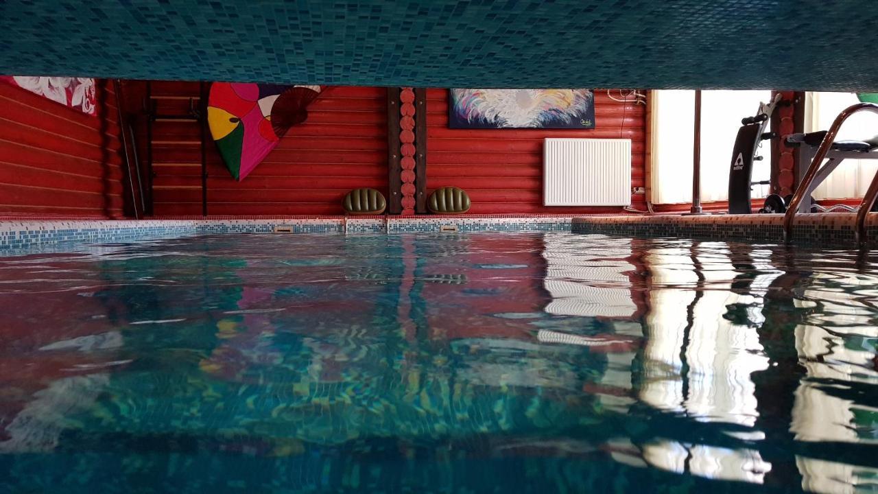 Luxury Apartments With Pool And Sauna In The Villa تشيرنيفتسي المظهر الخارجي الصورة