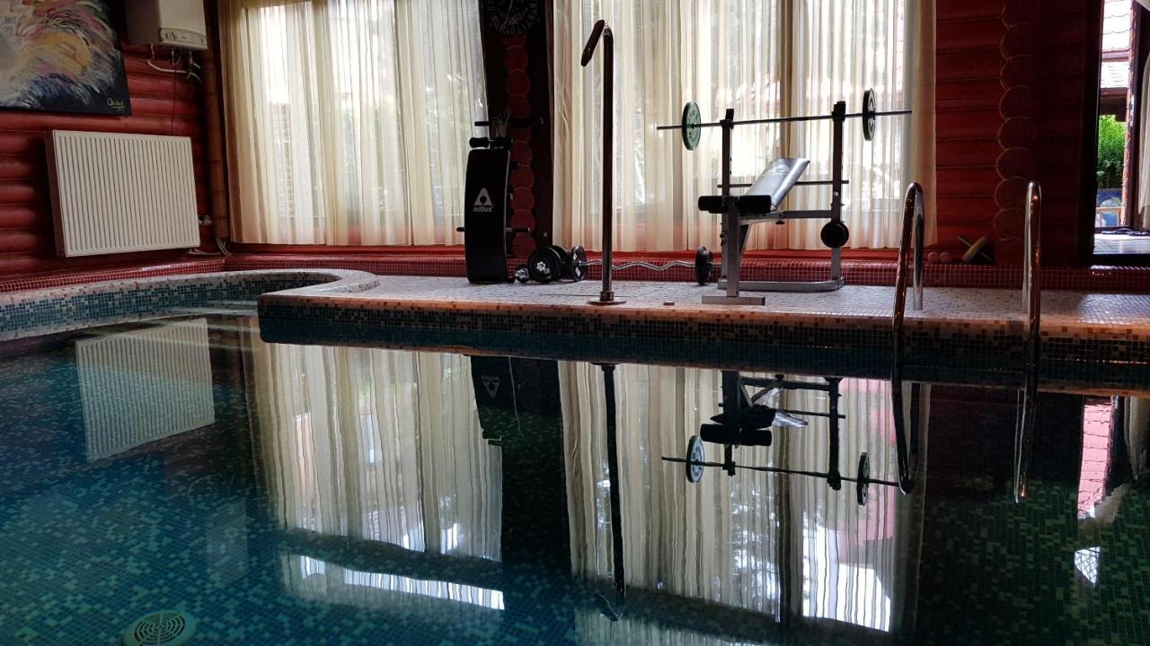 Luxury Apartments With Pool And Sauna In The Villa تشيرنيفتسي المظهر الخارجي الصورة