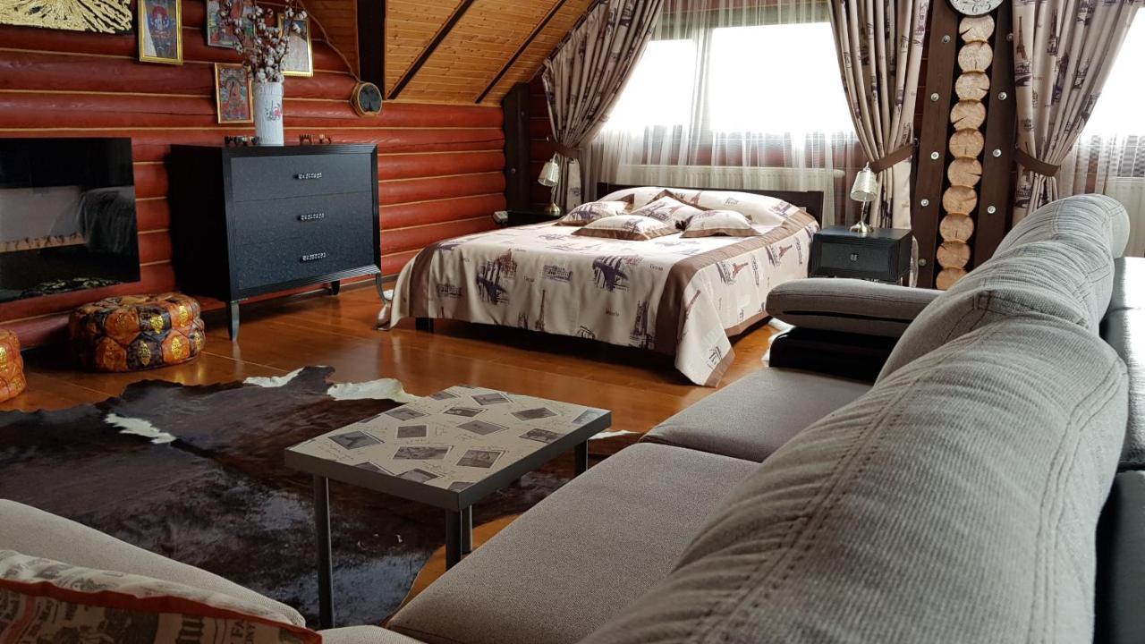 Luxury Apartments With Pool And Sauna In The Villa تشيرنيفتسي المظهر الخارجي الصورة