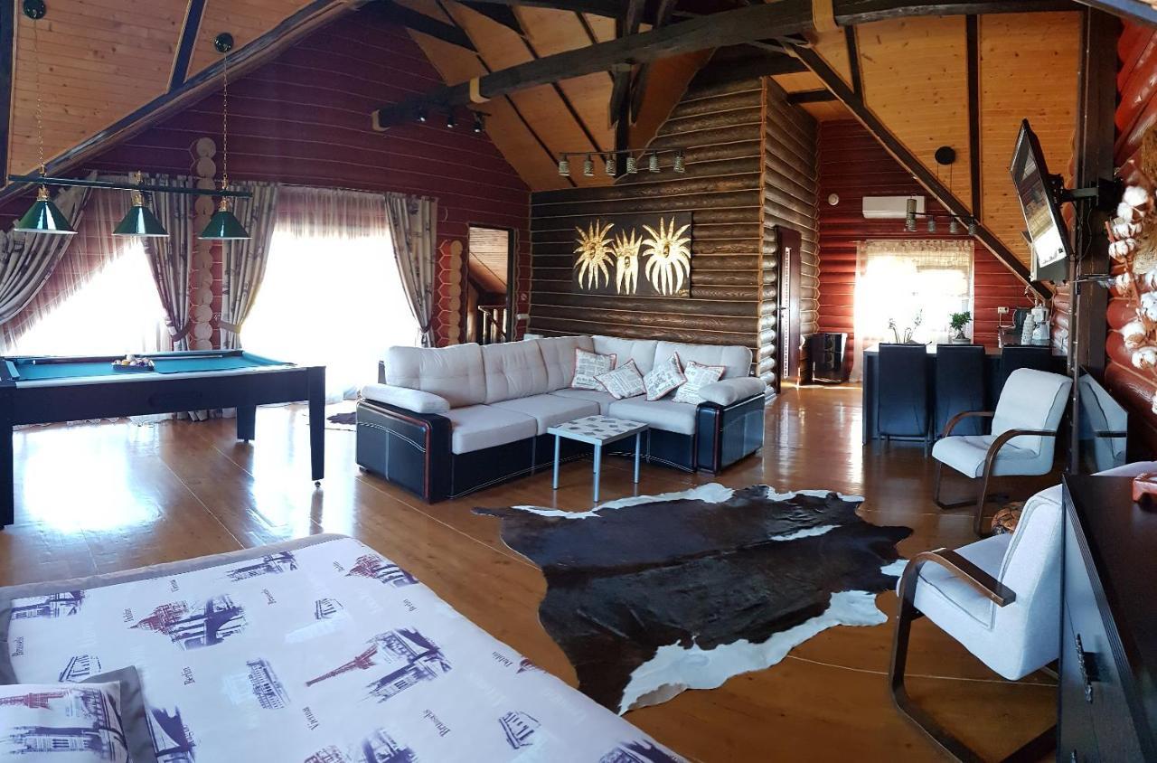 Luxury Apartments With Pool And Sauna In The Villa تشيرنيفتسي المظهر الخارجي الصورة