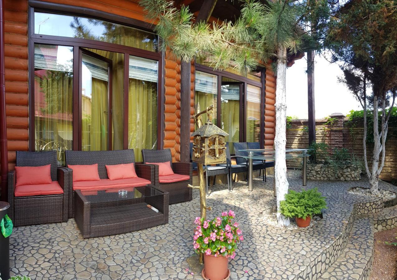 Luxury Apartments With Pool And Sauna In The Villa تشيرنيفتسي المظهر الخارجي الصورة