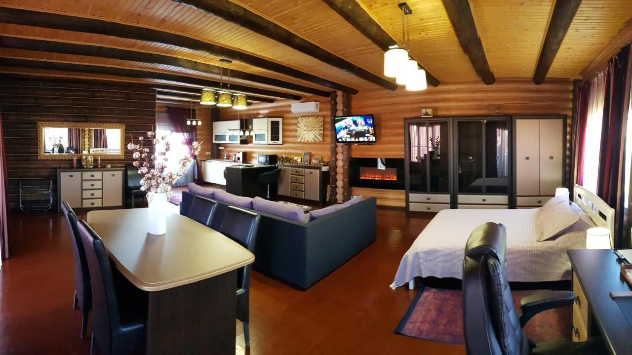 Luxury Apartments With Pool And Sauna In The Villa تشيرنيفتسي المظهر الخارجي الصورة