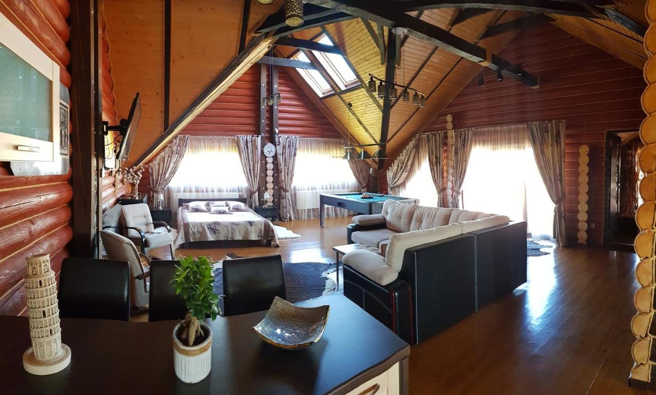 Luxury Apartments With Pool And Sauna In The Villa تشيرنيفتسي المظهر الخارجي الصورة