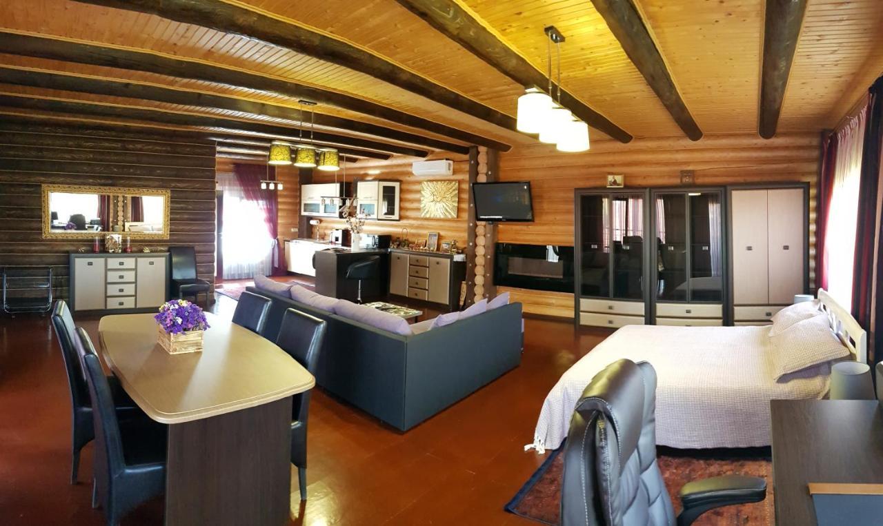 Luxury Apartments With Pool And Sauna In The Villa تشيرنيفتسي المظهر الخارجي الصورة