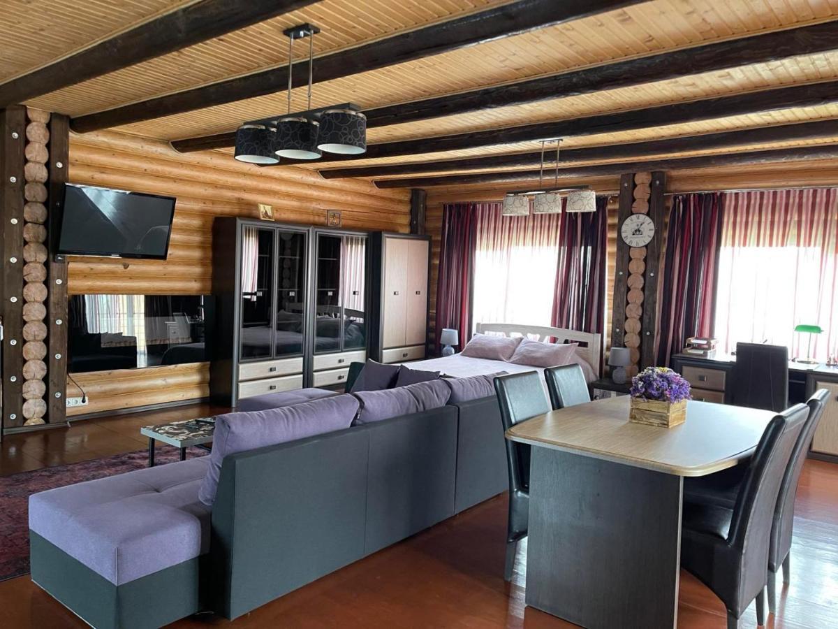 Luxury Apartments With Pool And Sauna In The Villa تشيرنيفتسي المظهر الخارجي الصورة